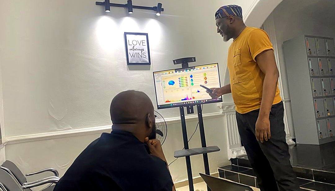 A practitioner walking a client through HRV results on a screen